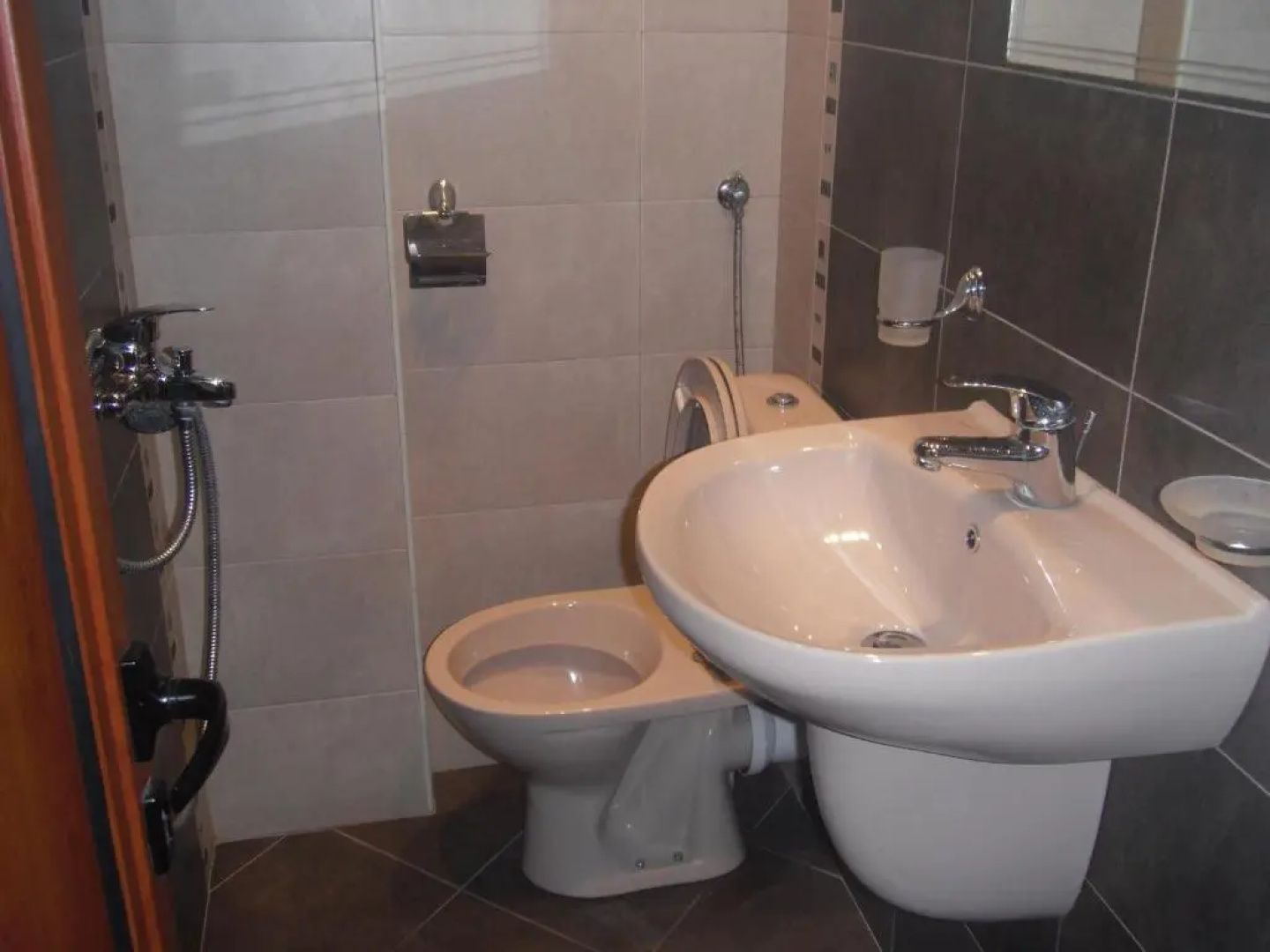 Guest Rooms Ani