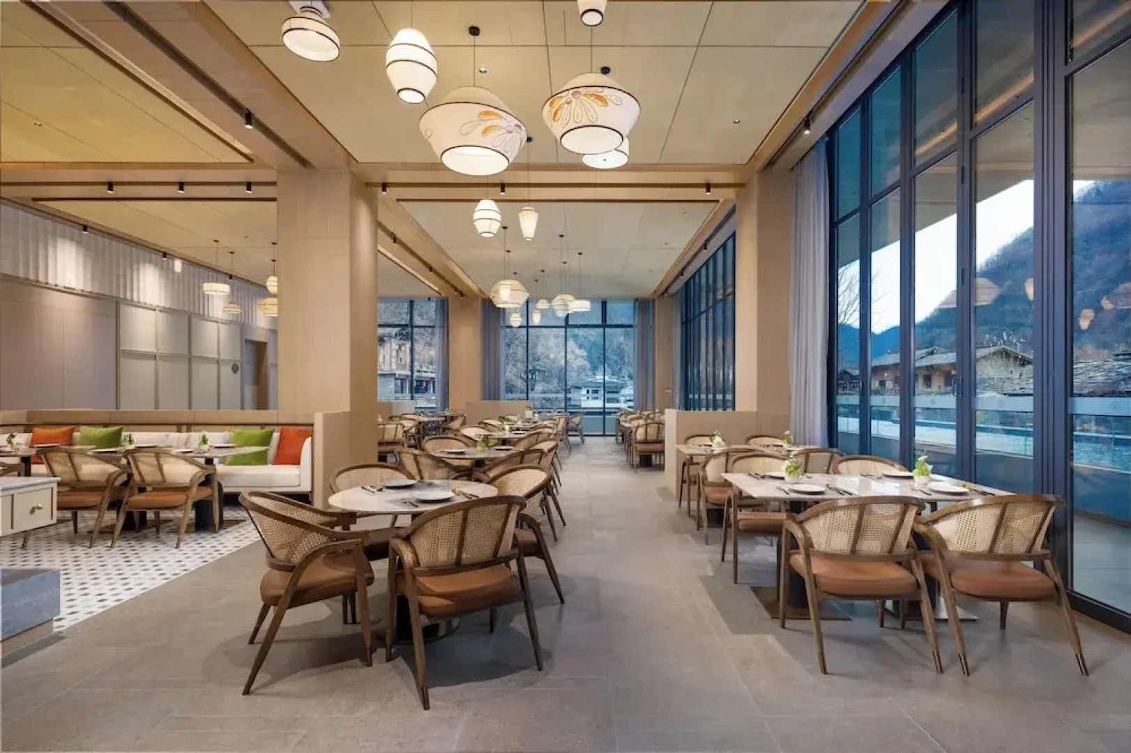 Oclinda de flori cu izvor termal Lin Yin