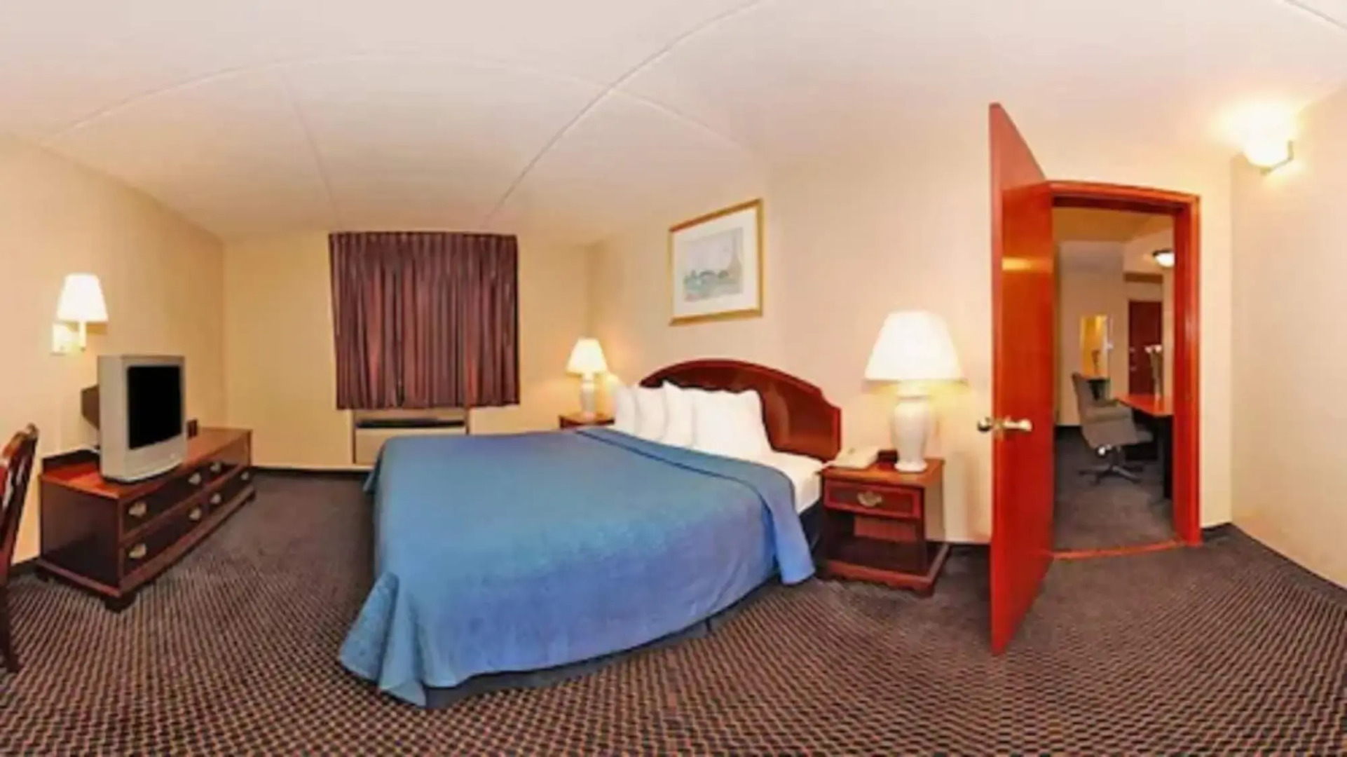 Econo Lodge Inn & Suites