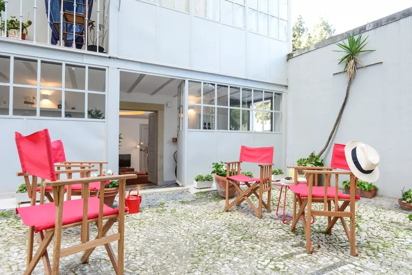 Great Location Close to the Metro