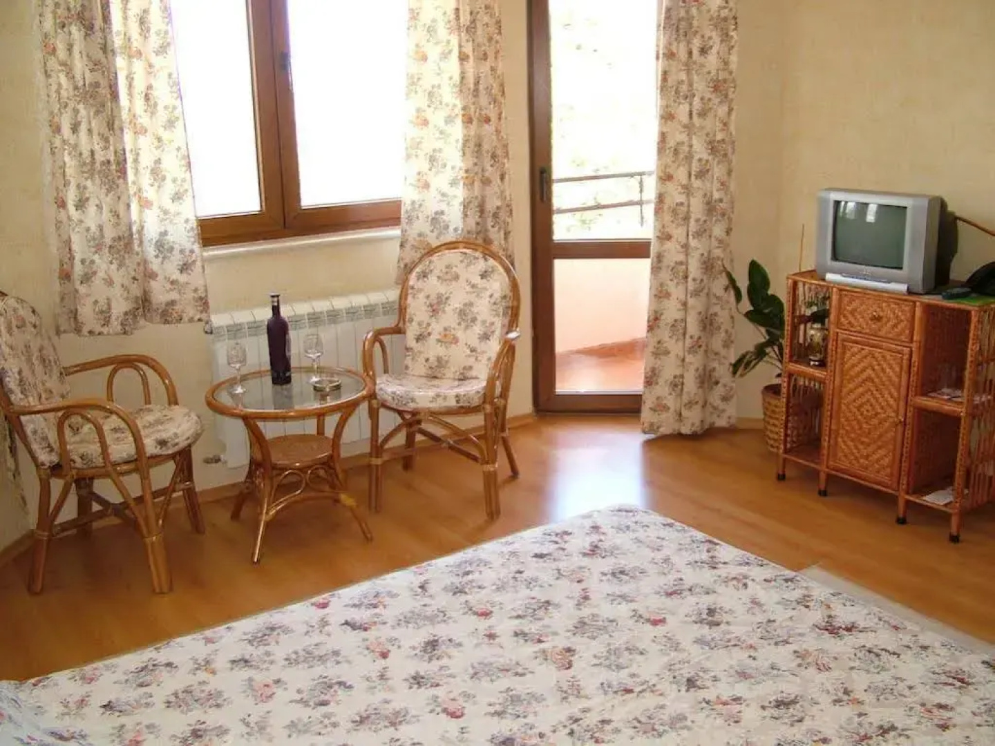 Family Hotel Emaly 1