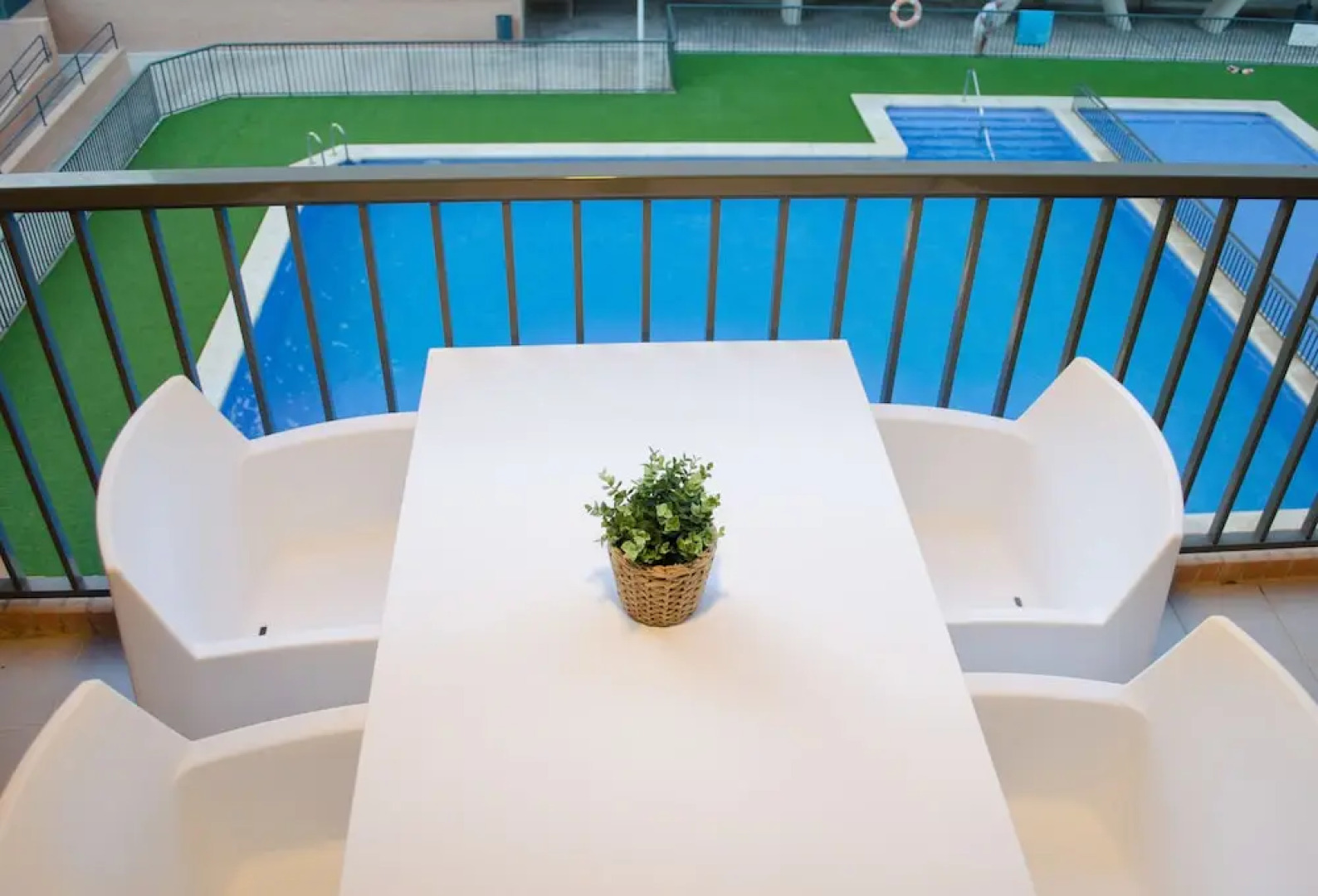 ApartUP Patacona Pool Views