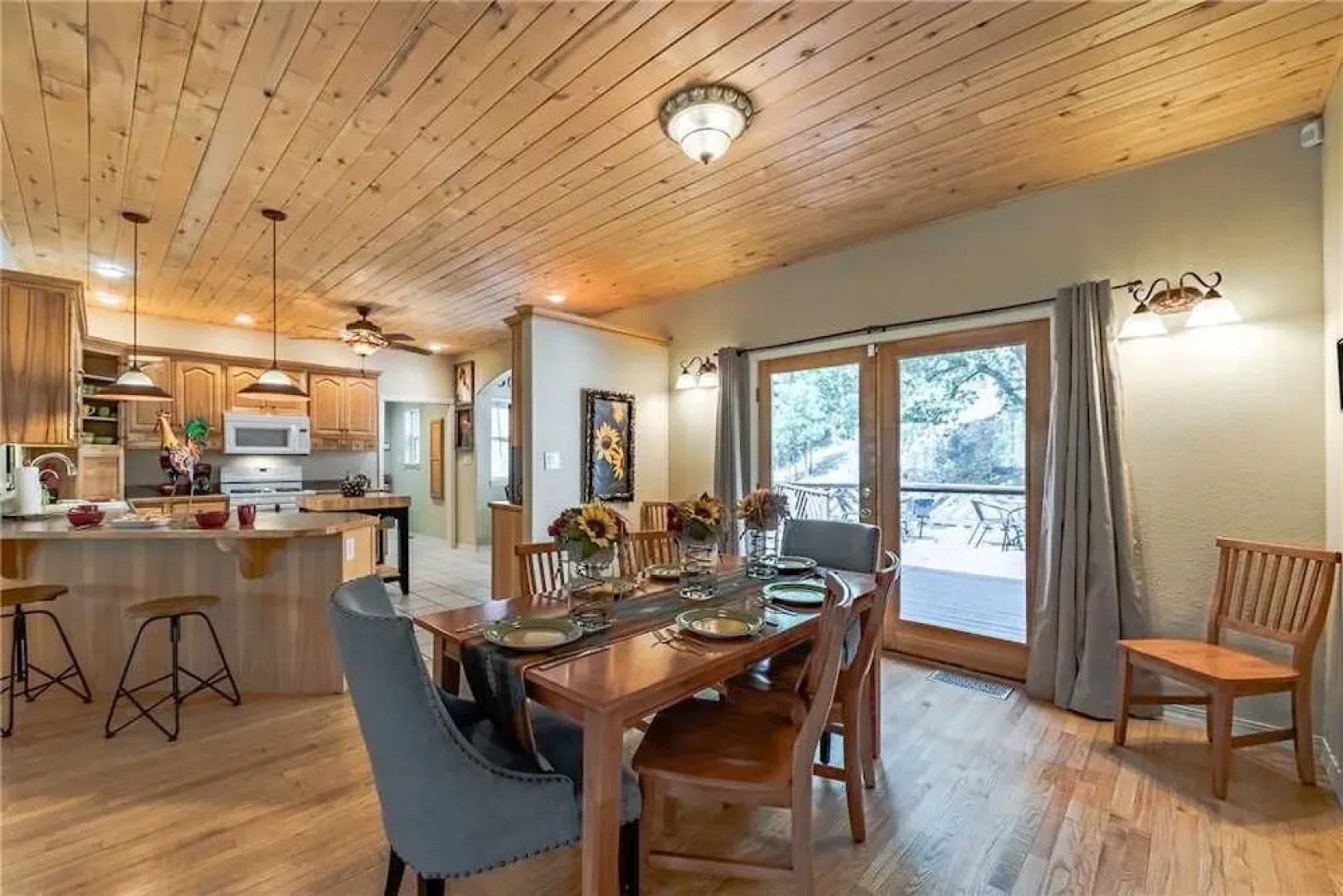 Little Creek Retreat - Four Bedroom Cabin with Hot Tub