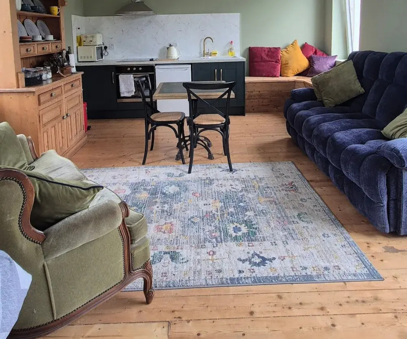 Apartment-sleeps2-parking-garden-patio