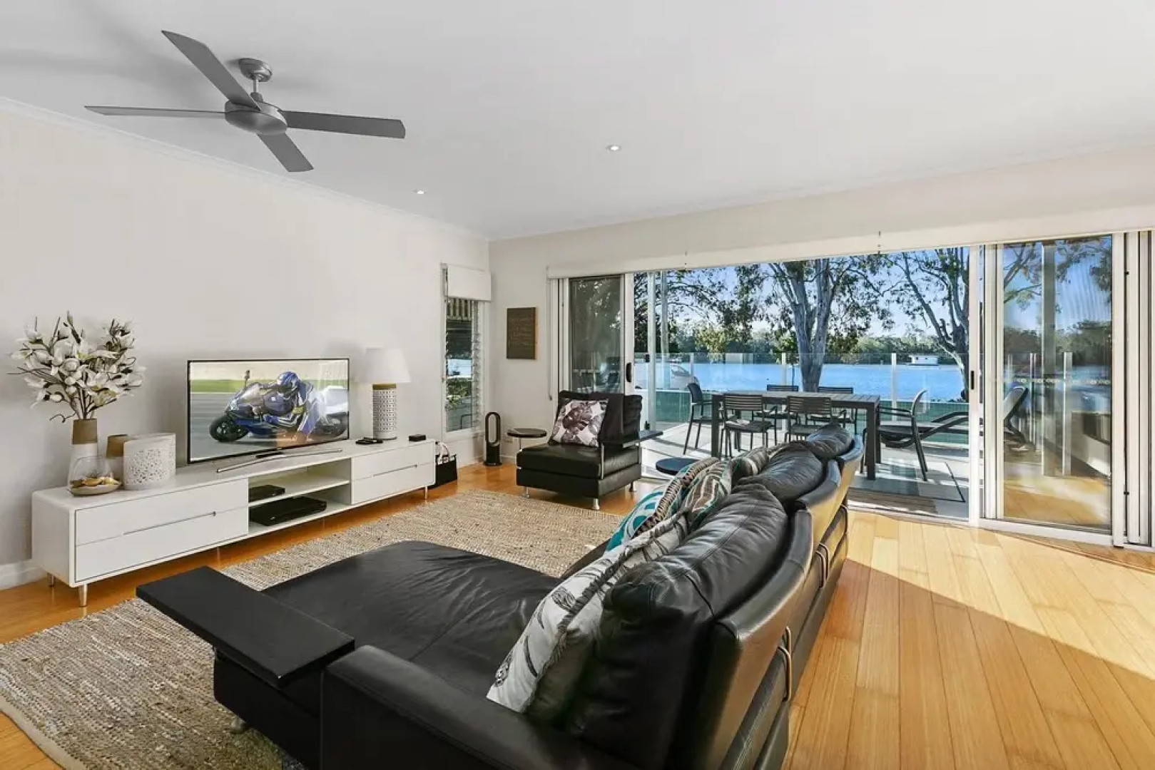 Stunning River House - 51 Hilton Esplanade
