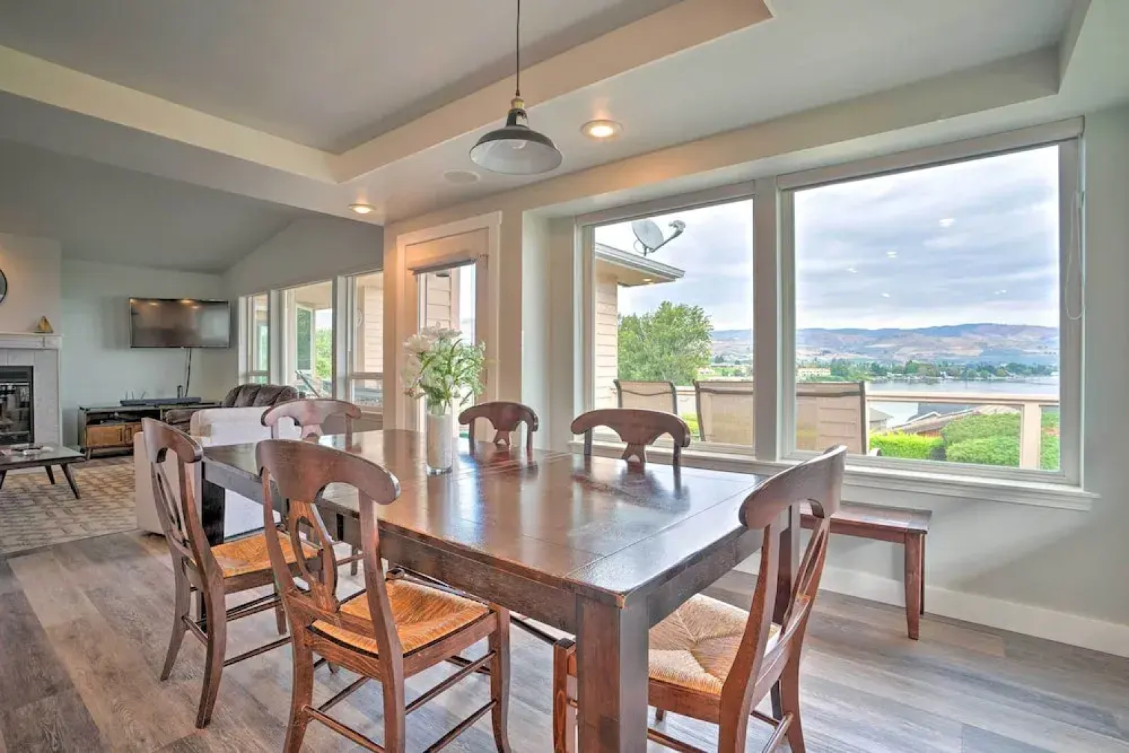 Manson Villa w/ Hot Tub ~ 1 Mi to Wineries!