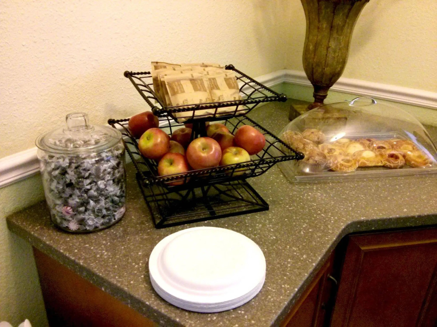 Charm Motel & Suites