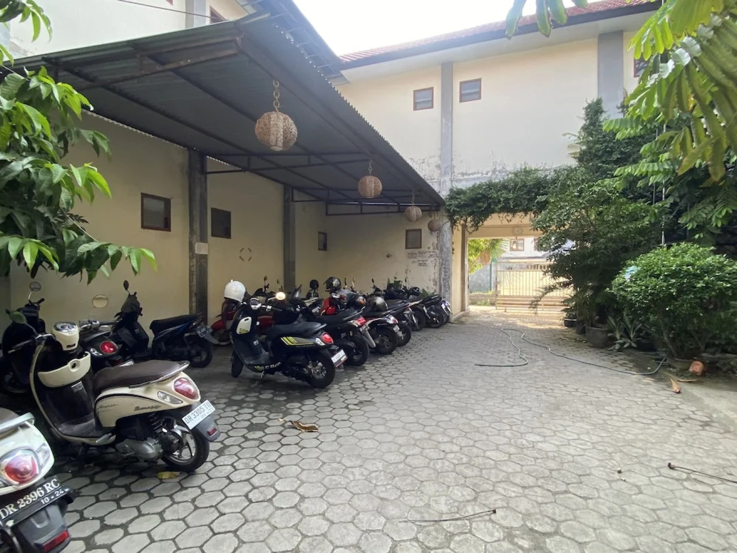 OYO Life 93258 Kos Sahabat