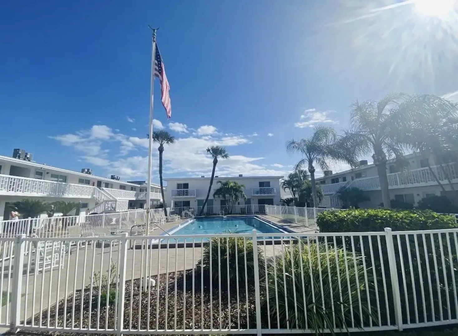 Studio With Full bed Near the Beach!!