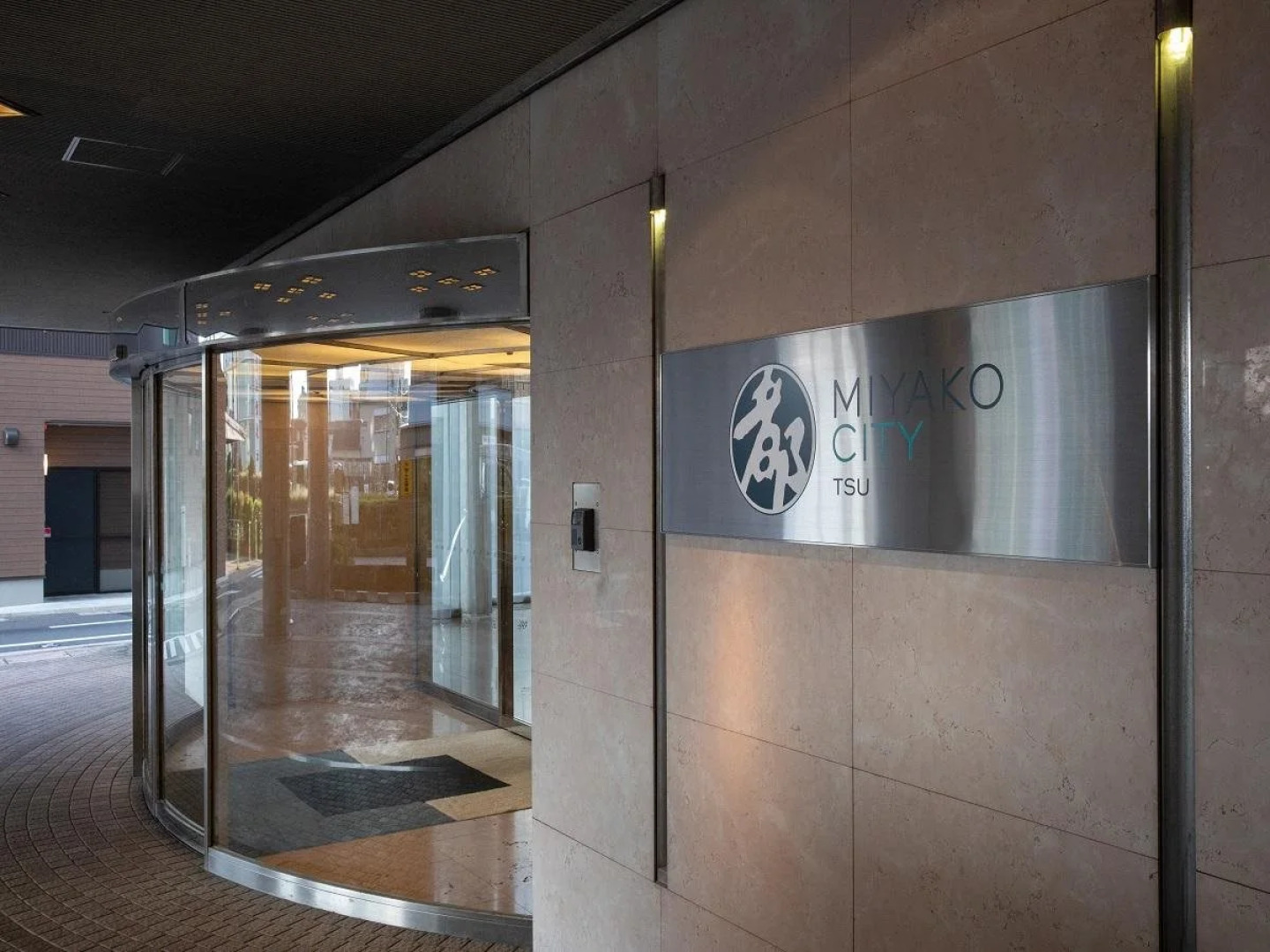 Hotel Tsu Center Palace