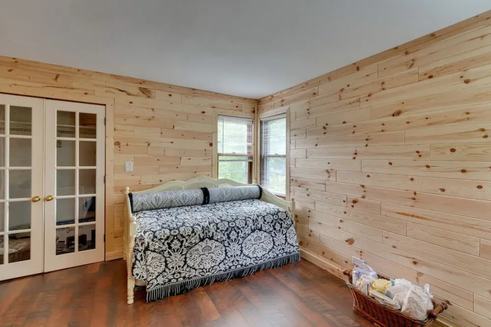 Beautiful Lake Geneva Home ~ 3 Mi to Riviera Beach