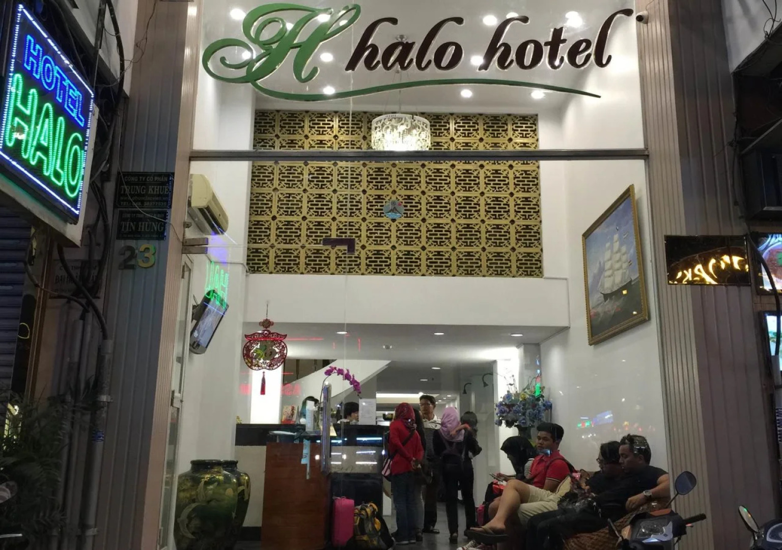 Halo Hotel