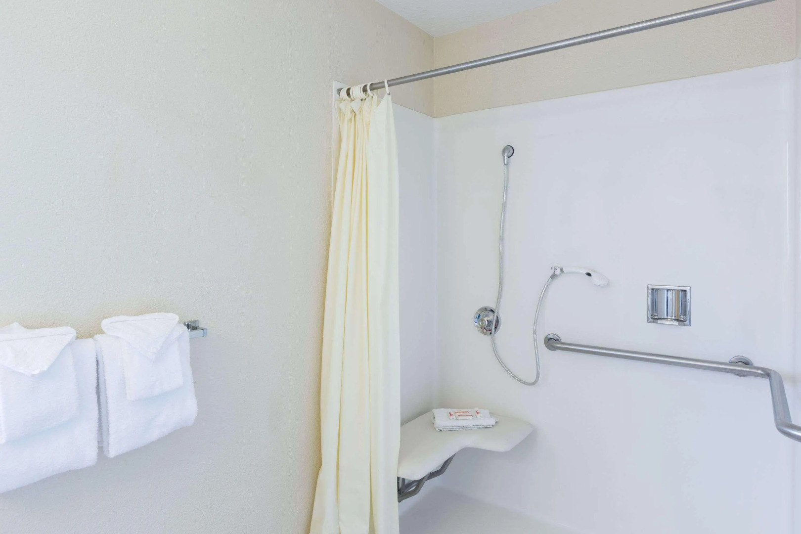 Travelodge by Wyndham Santa Rosa Wine Country