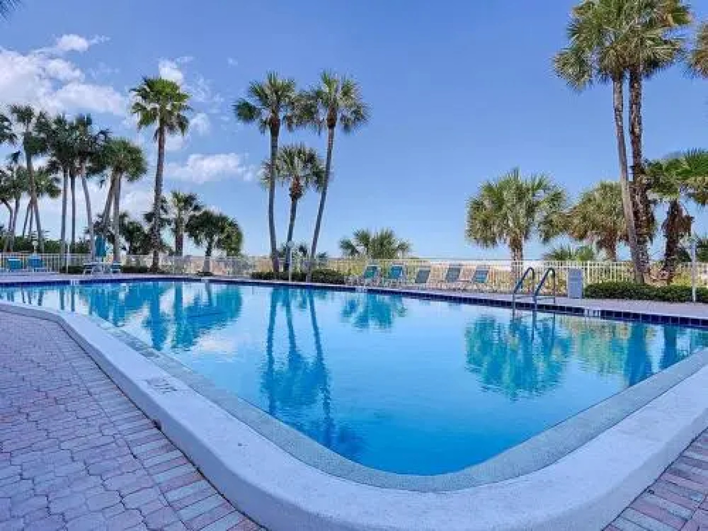 Harbour Light Towers 1603 2 Br condo by RedAwning