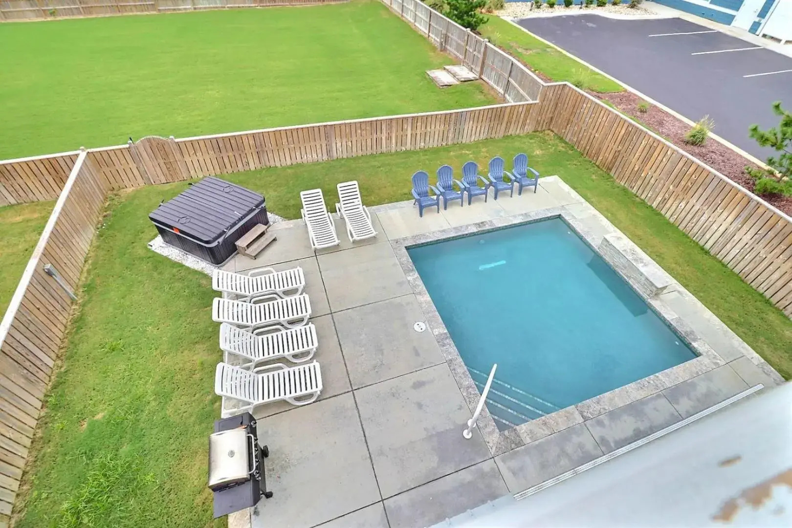 4059 - Bikinis & Martinis