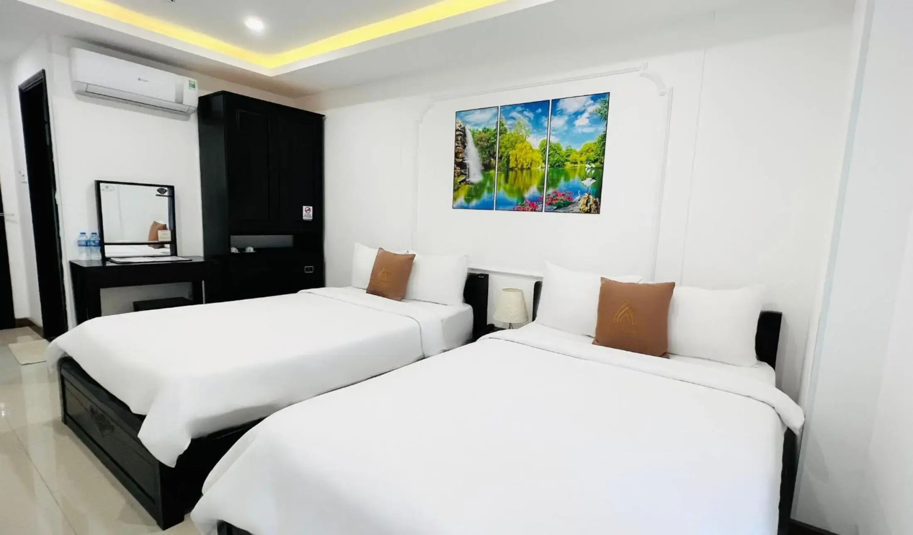 Phuong Dong Hotel & Apartment