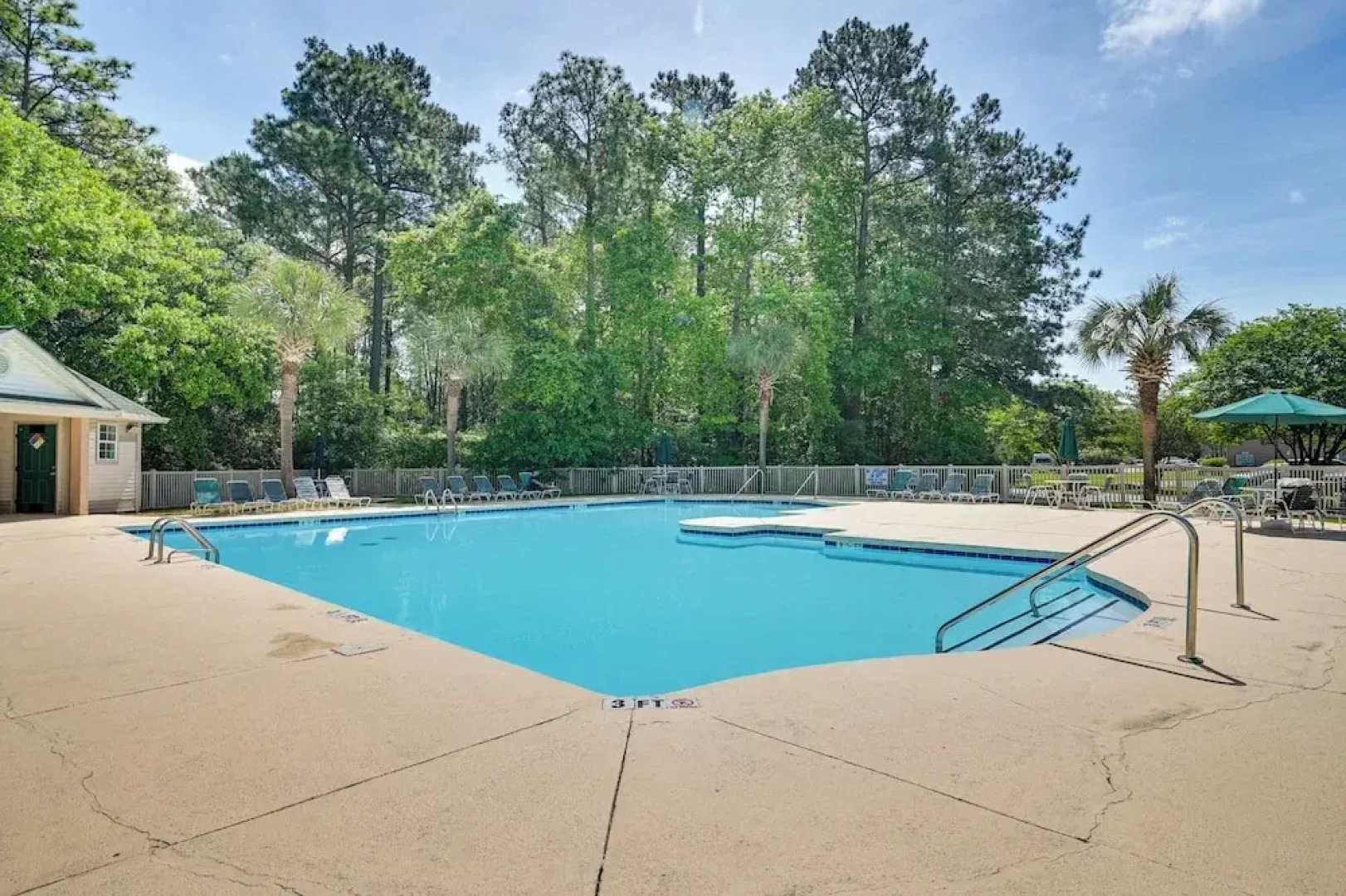 High-end Pawleys Island Condo w/ Porch & Pools!