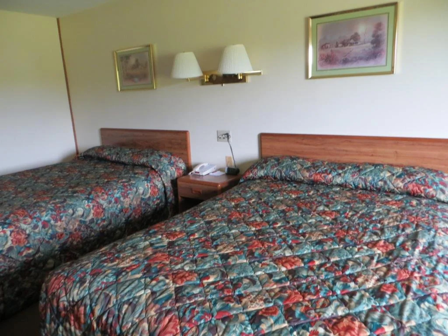 AmeriVu Inn and Suites