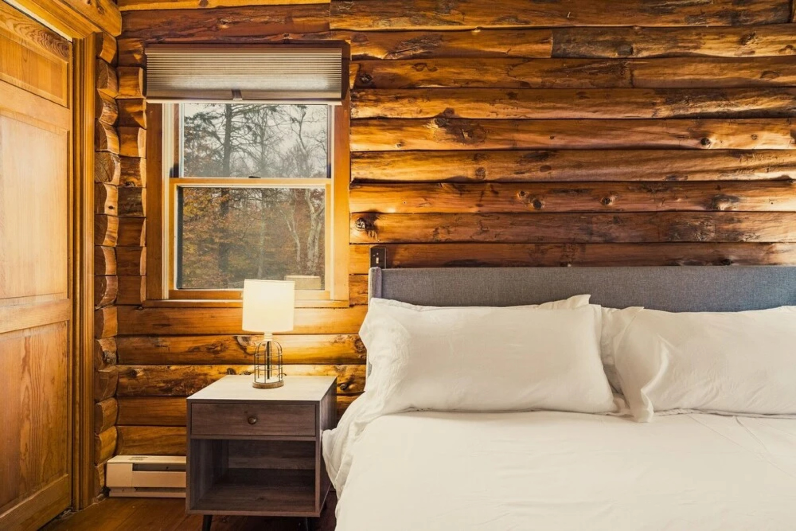 Authentic Log House With Modern Finishes - Game Room & Hot Tub - Pocono Mountains 4 Bedroom Residence by Redawning