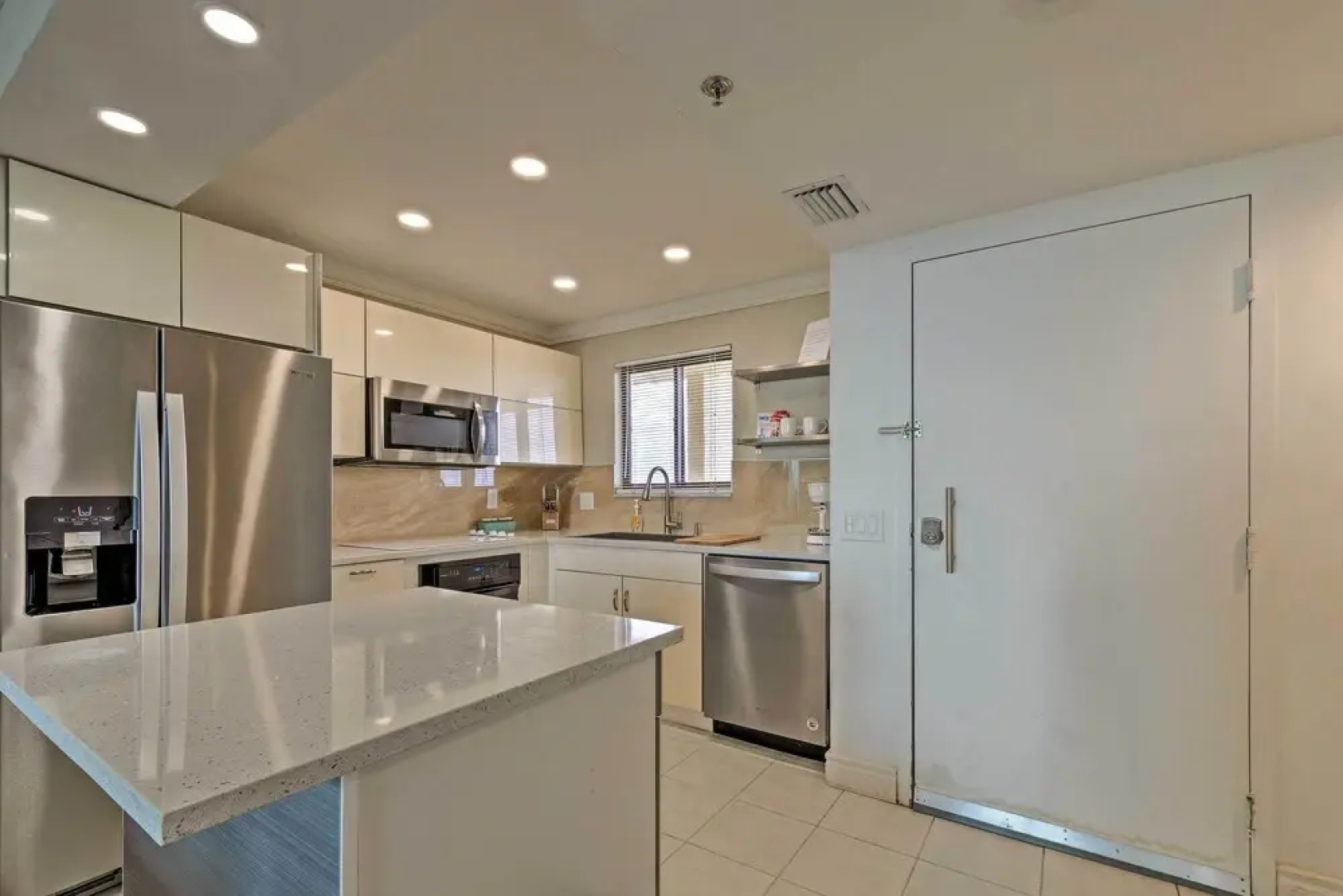 Private Beach Access: Hudson Resort Condo!