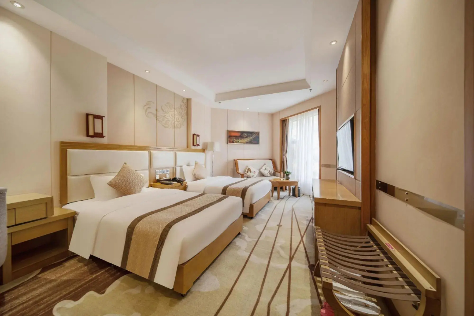Huafeng Peacock Lake Hotel & Resort