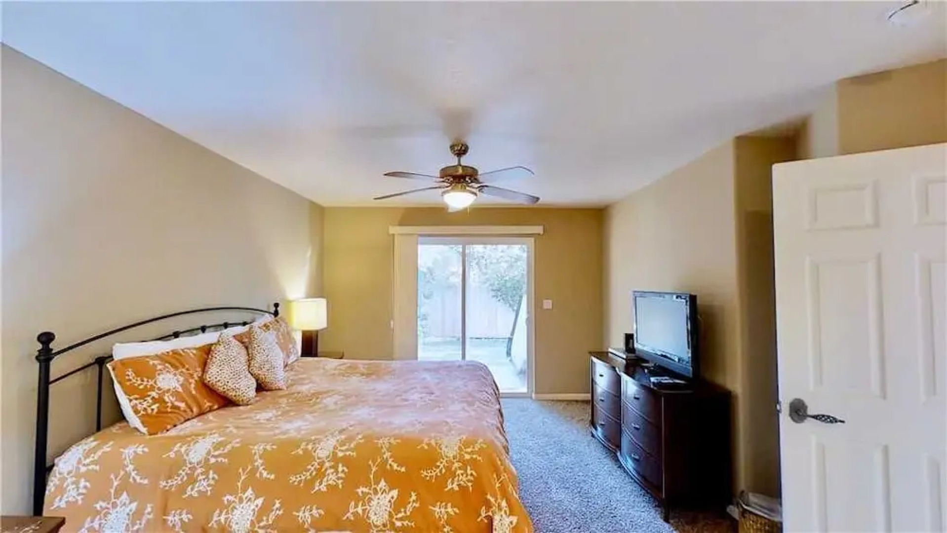 Canyonlands West 381 by RedAwning