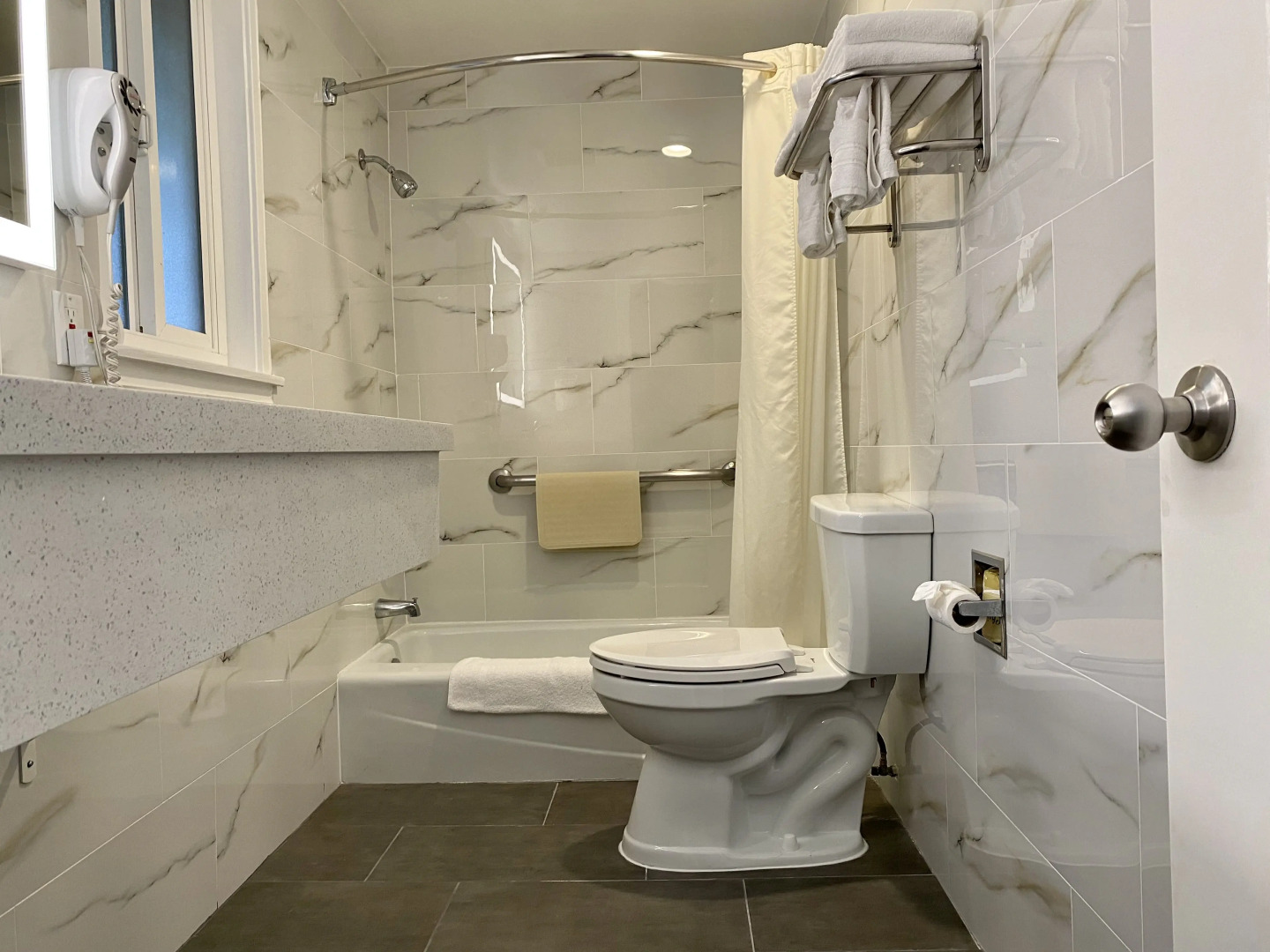 Aura Inn Monterey
