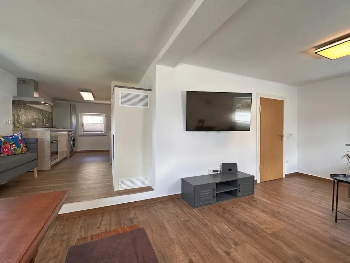 Freistehendes Haus mit Ofen, Terrasse und Garten