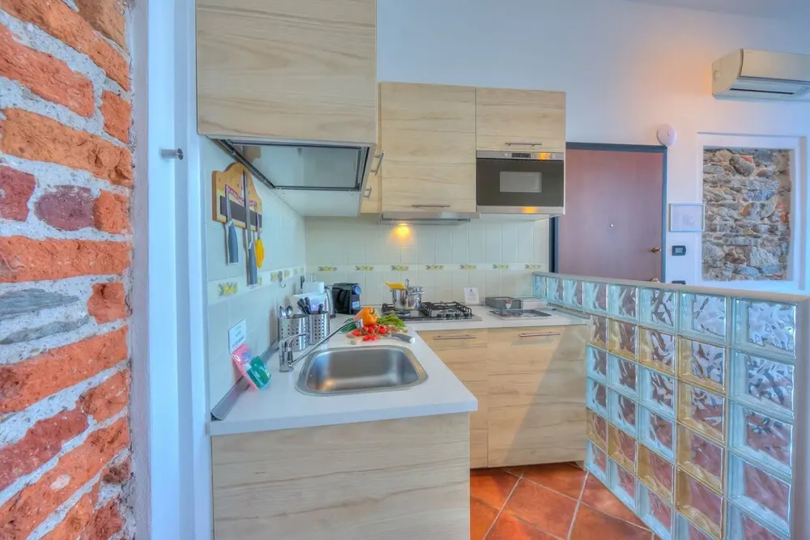 La Dolce Vita Pied Dans L' Eau