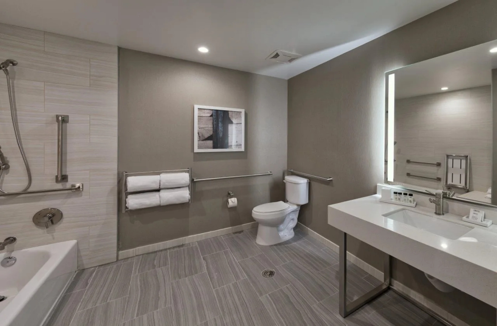 Inn at the Pier Pismo Beach, Curio Collection by Hilton