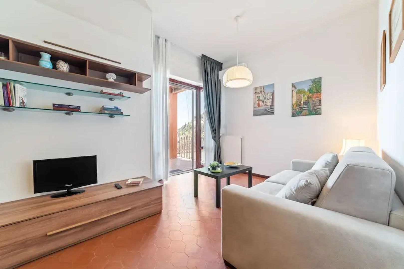 Vietri sul Mare Roomy Flat with Parking