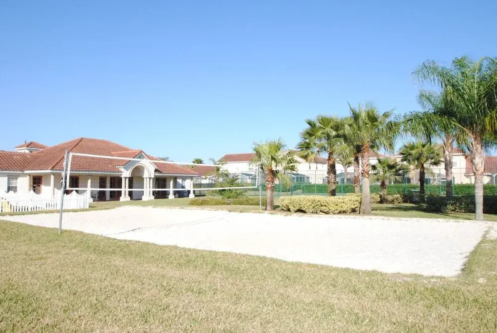 T914BD Hillside Courtyard 4 Br villa by RedAwning