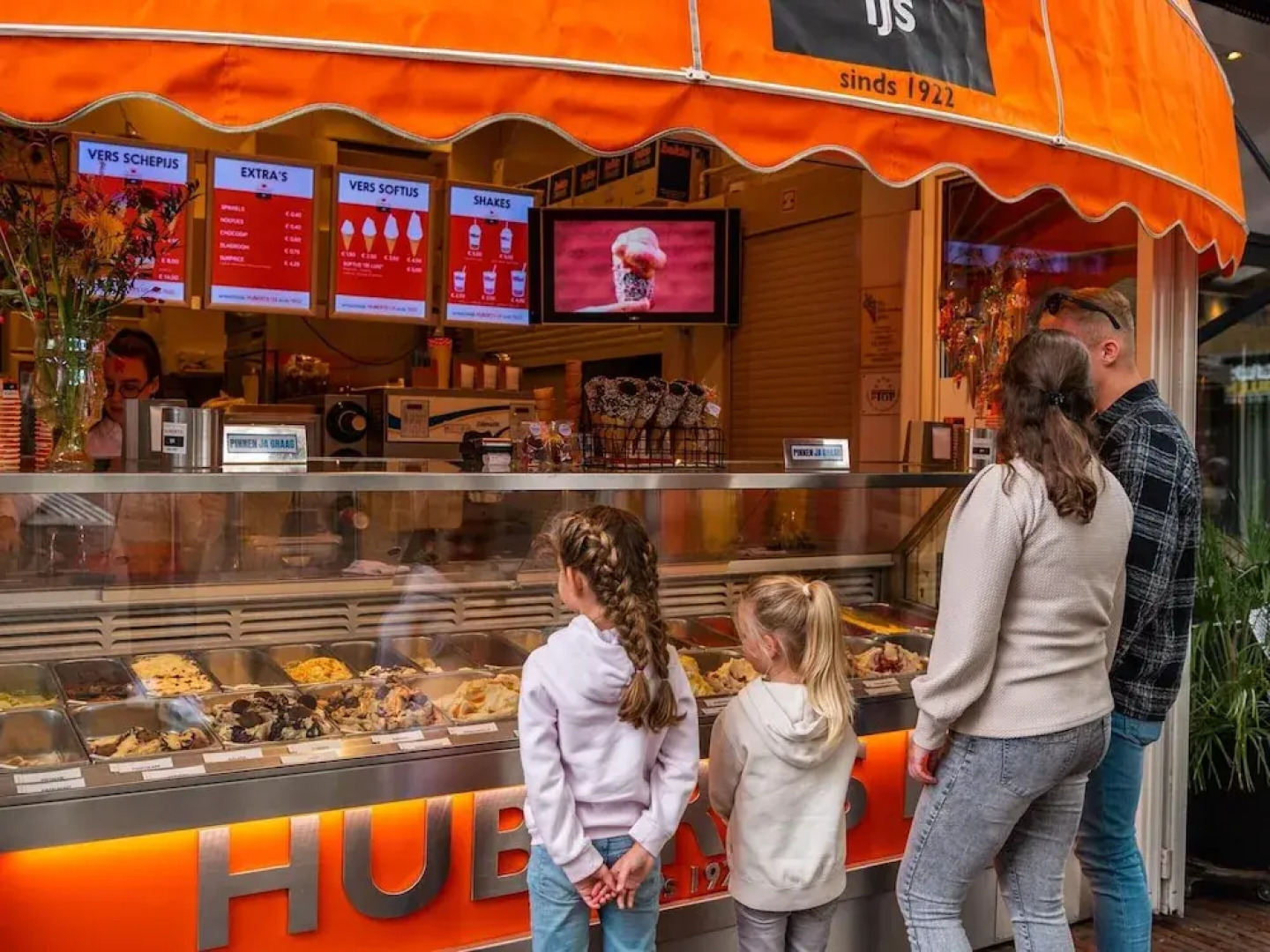 Wooden Chalet Near Three National Parks