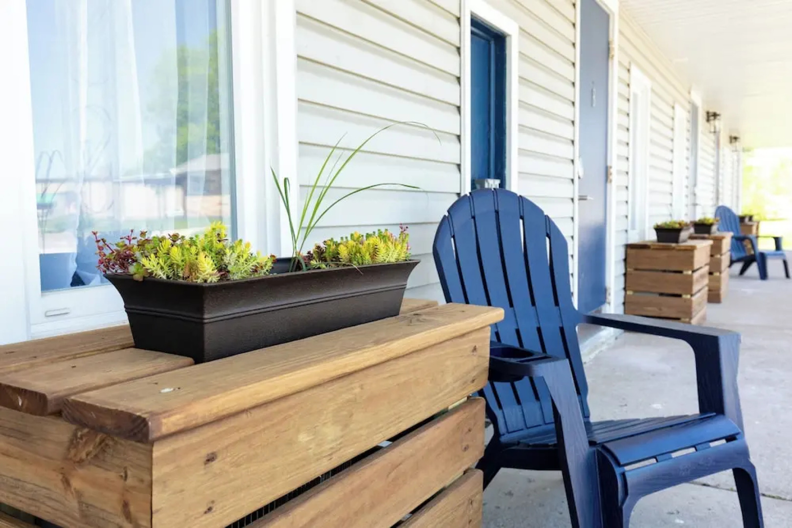 Anchor Bay Inn and Suites