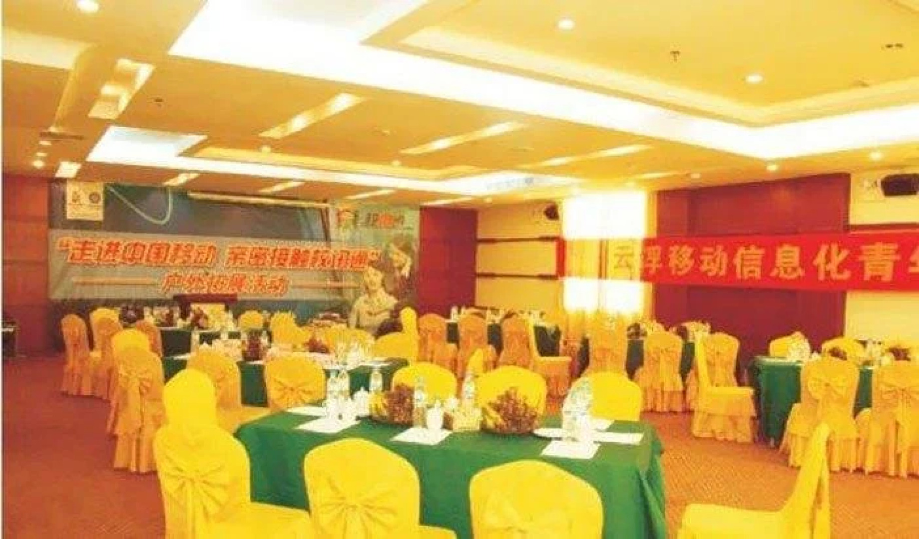 Golden Shuitai Hot Spring