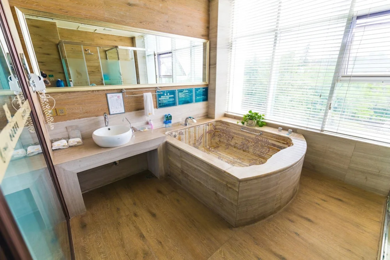 Fengxiang hot spring Hotel