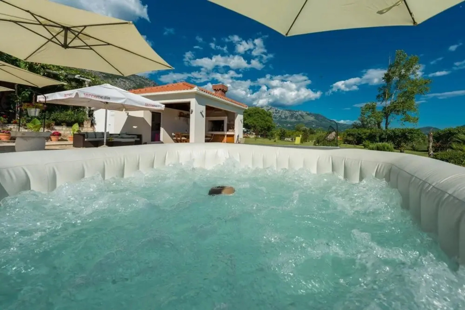 Villa Thousand Roses - Four-bedroom Villa With Terrace and Swimming Pool ID Direct Booker 7164