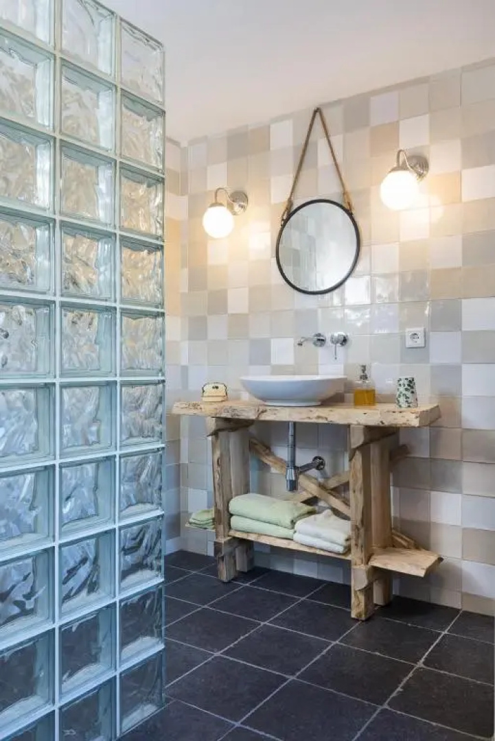 B&B Perron 22