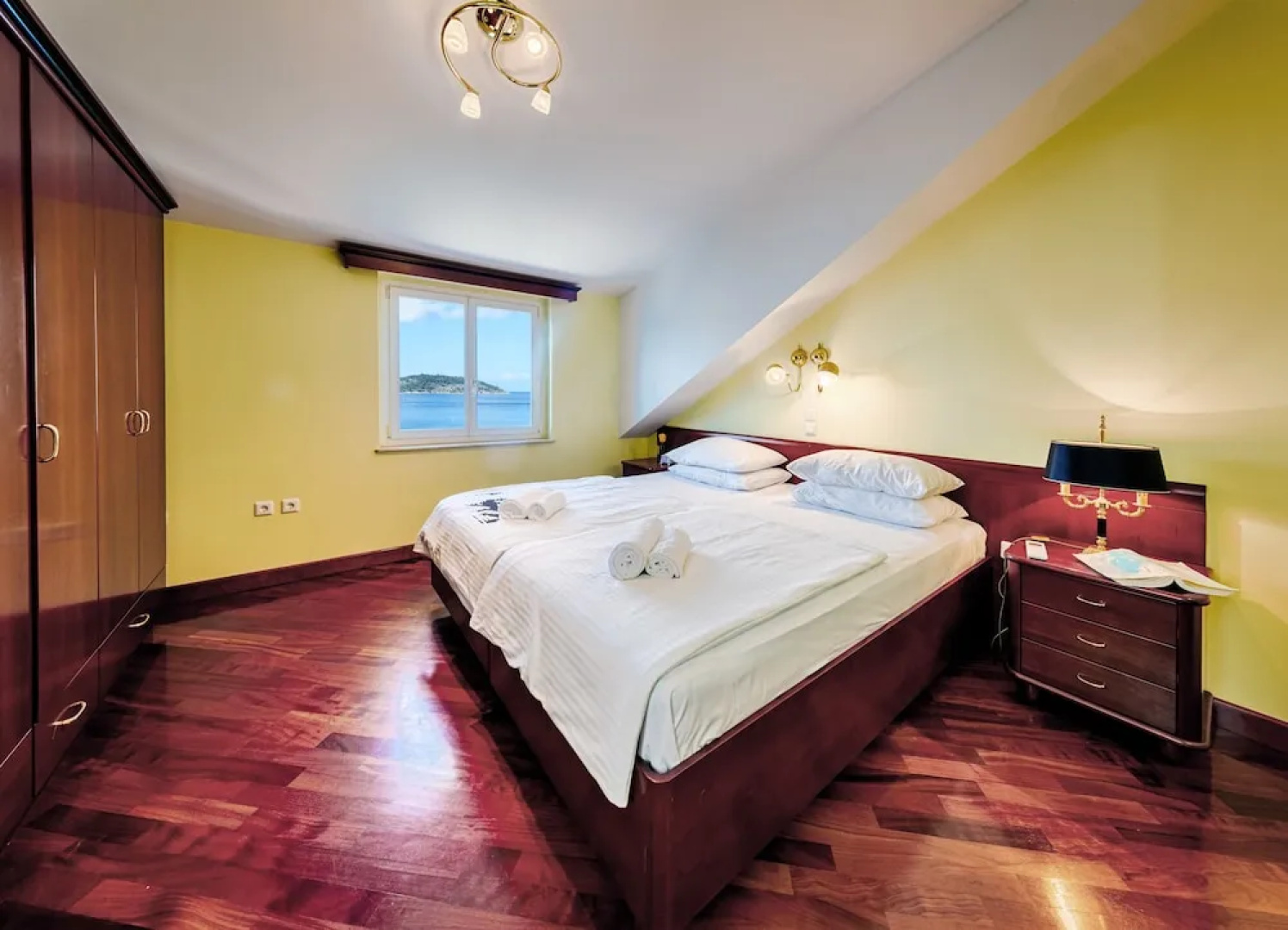 Apartments Donna with Sea View
