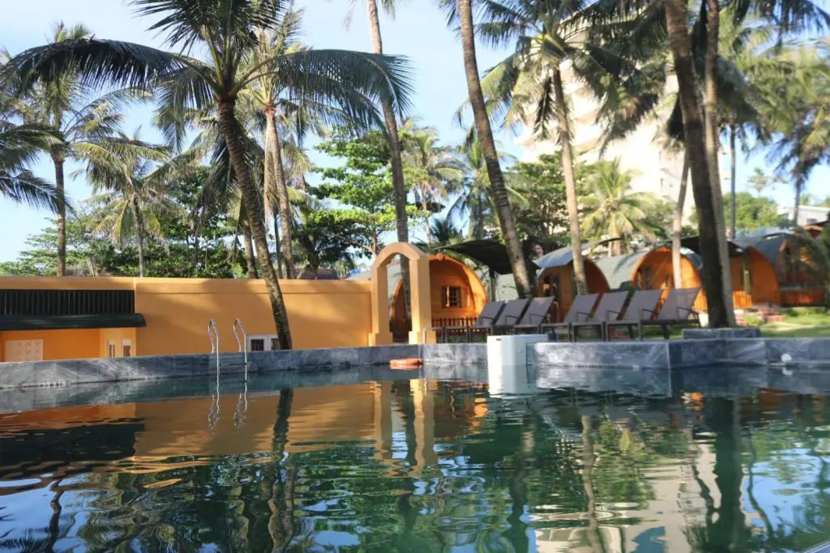 Vida Loca Resort & Sunset Beach