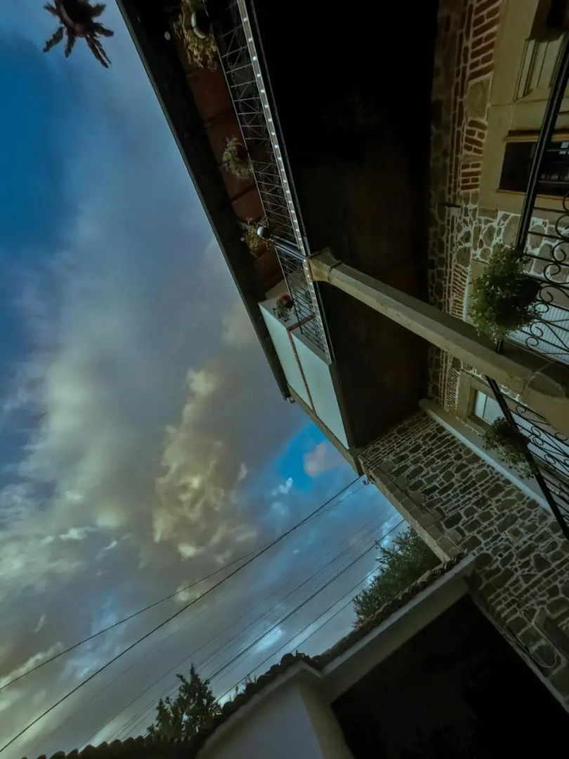 The Twins' House - Binjaket