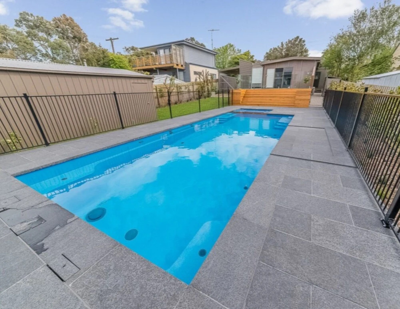 52 On Bayview - Pet Friendly (Outside Only)