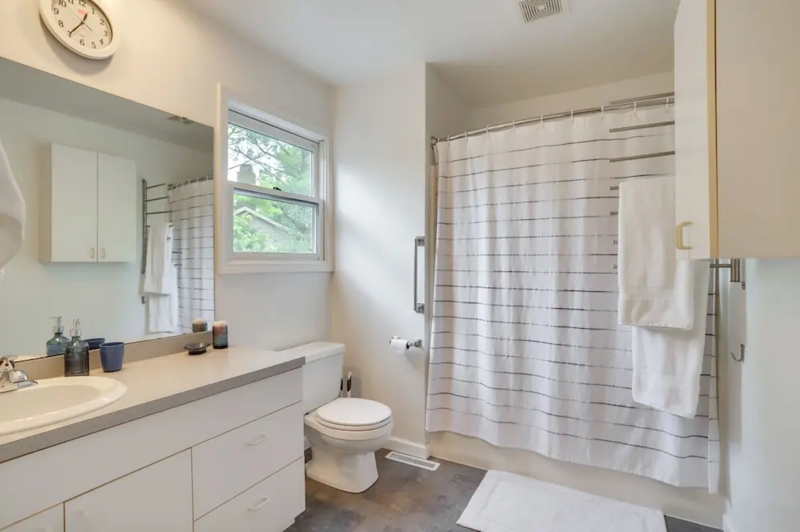 Modern & Spacious Home - 6 Mi to Dtwn South Bend