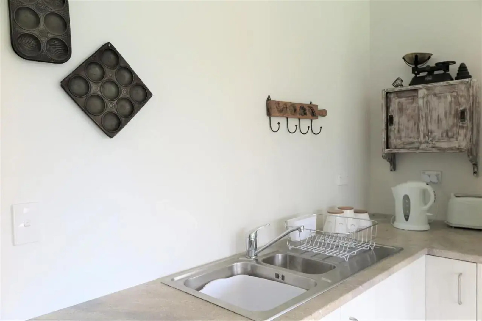 Kakariki Rooms, Kotare House