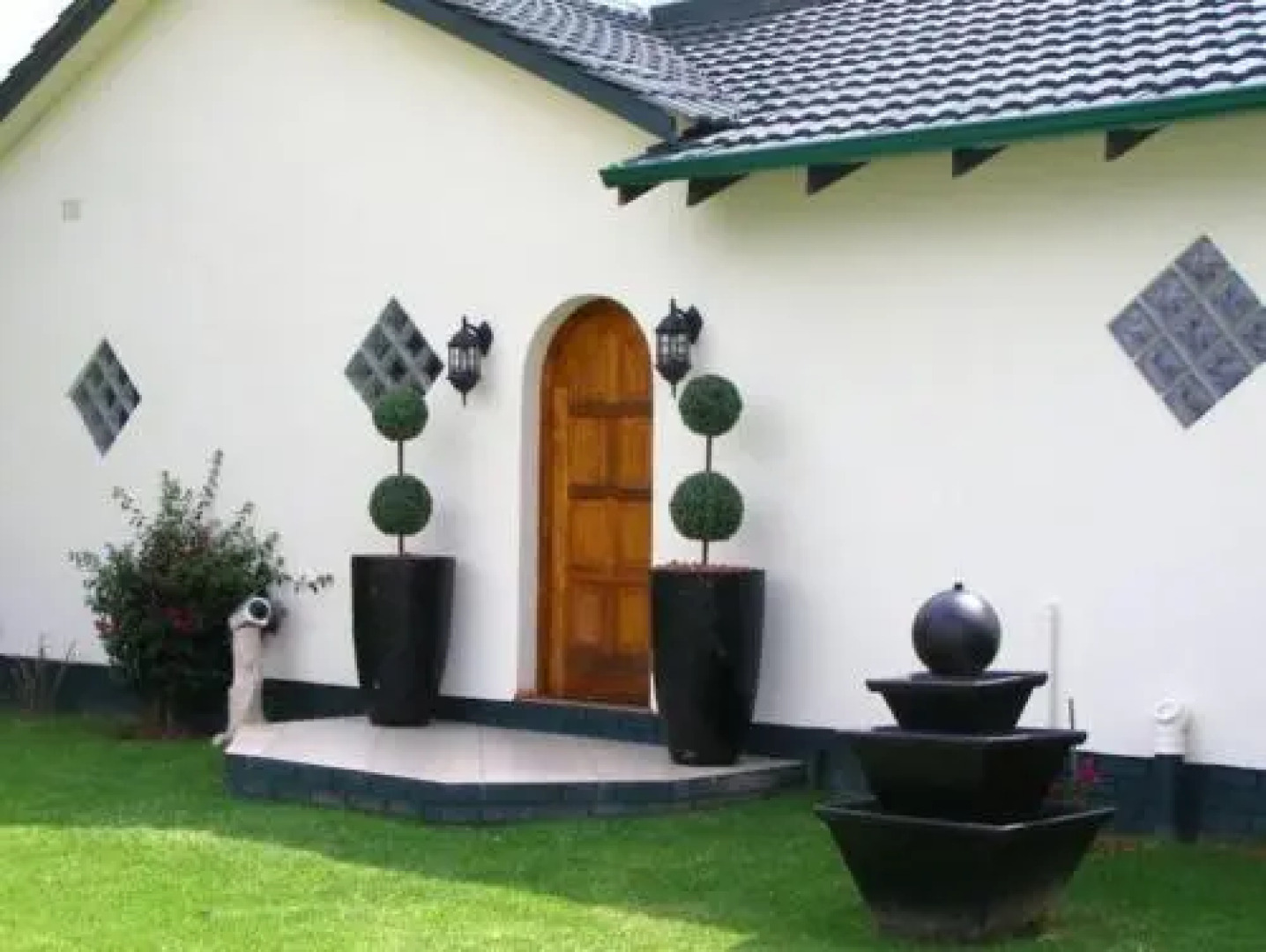 Avon Road Guest House & Tours