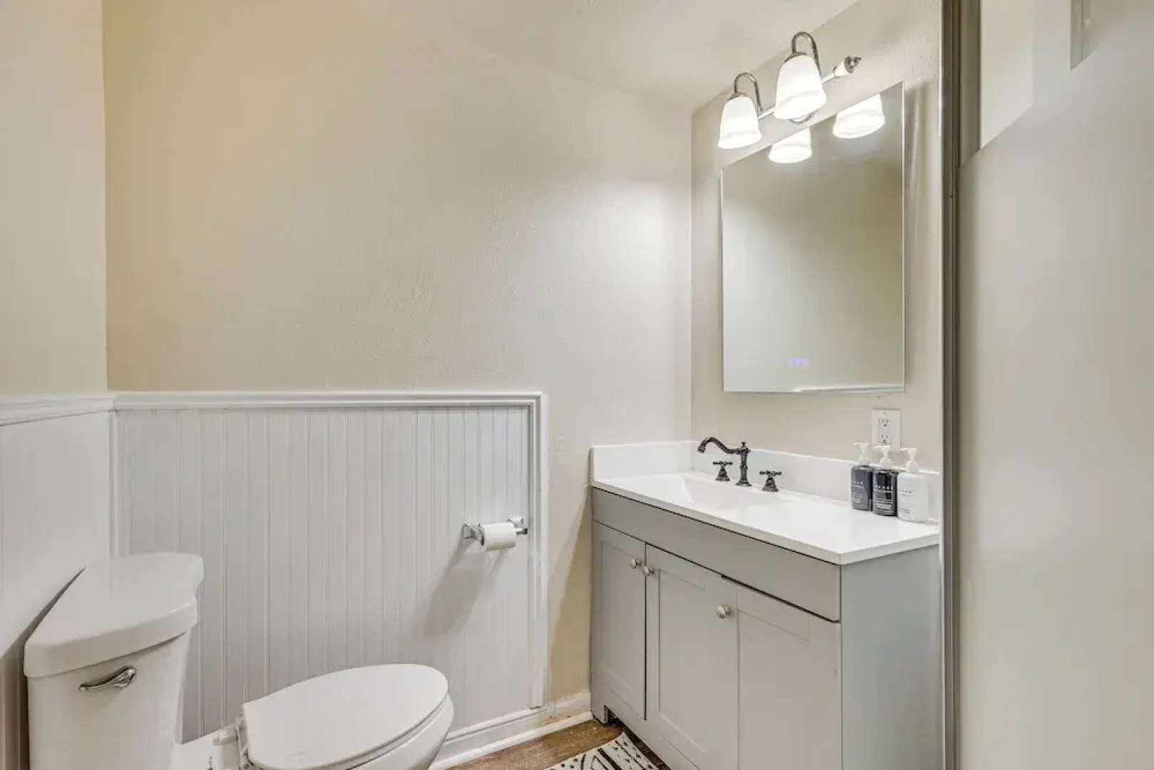 Walk to Marina: Central Bass Lake Studio w/ Deck!