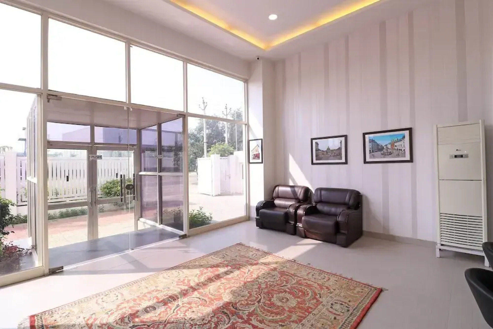 Capital O 18443 Hotel Nano