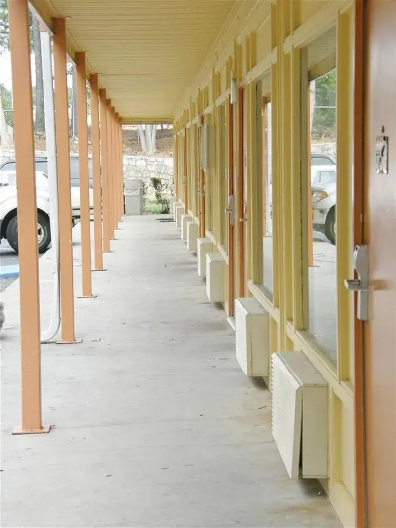 The Economy Inn - Wesley Chapel