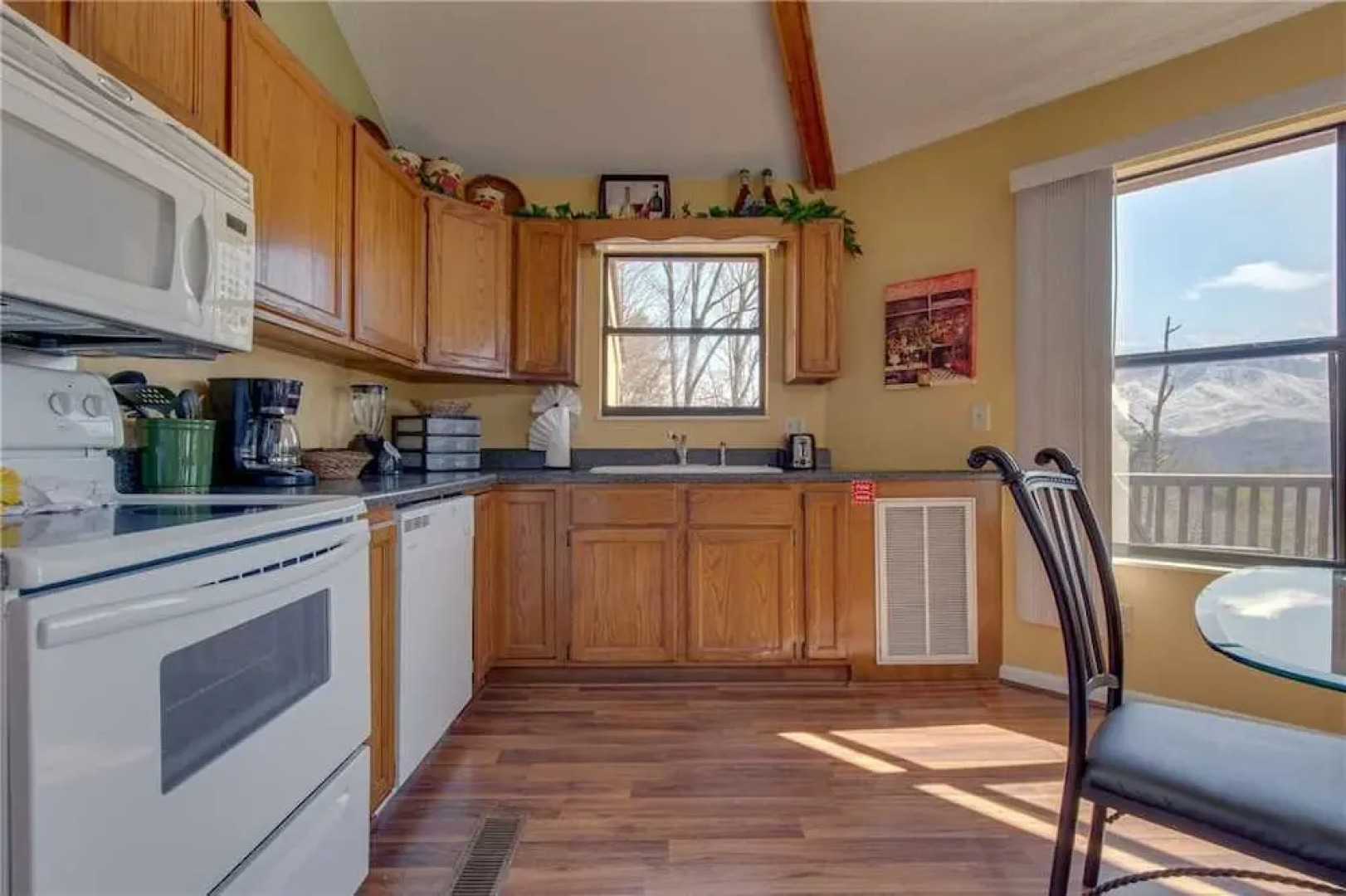 Smoky Mountain Dreams - Three Bedroom Cabin