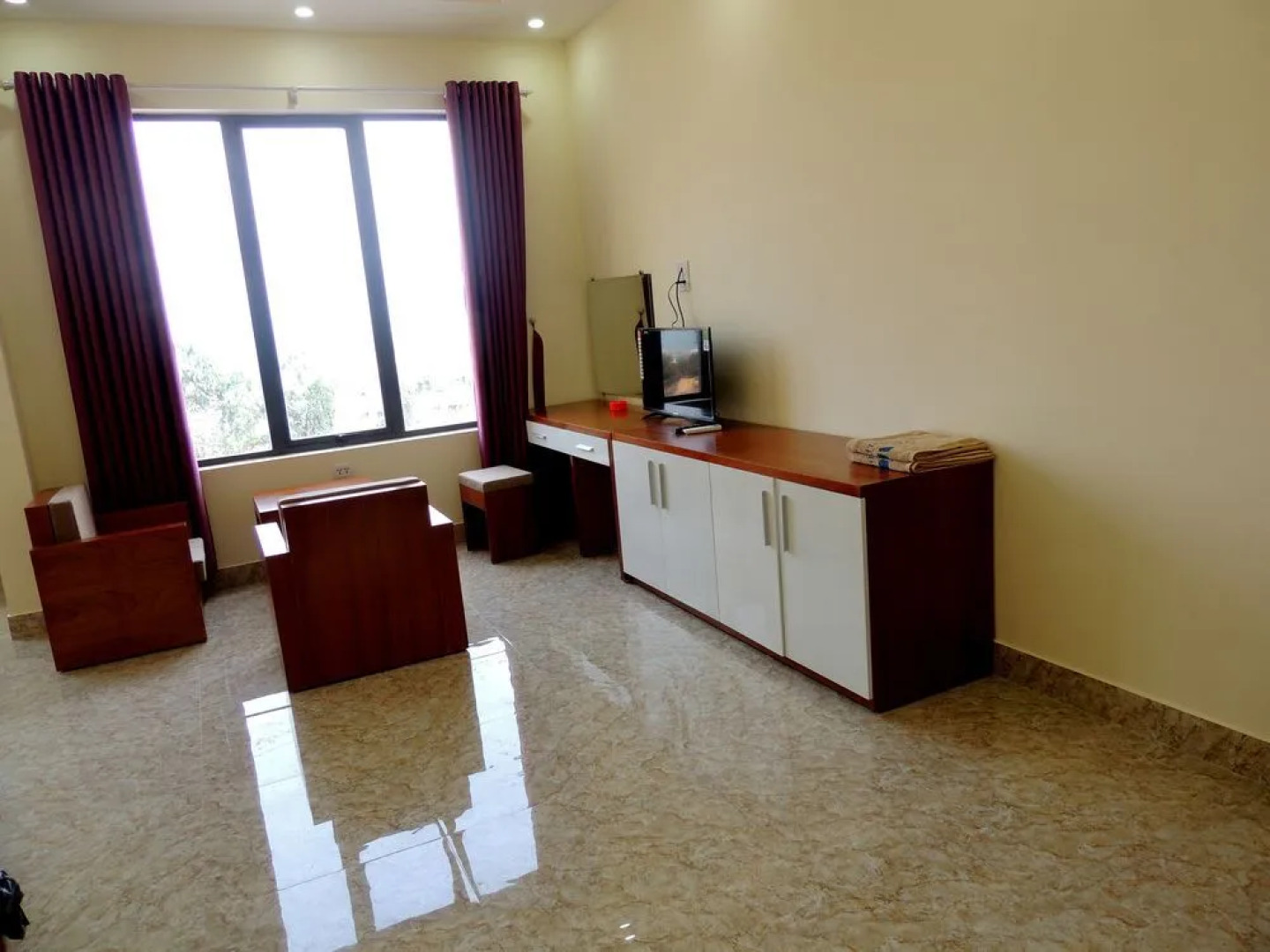 1001 Nights Hotel 27 Huong Tram